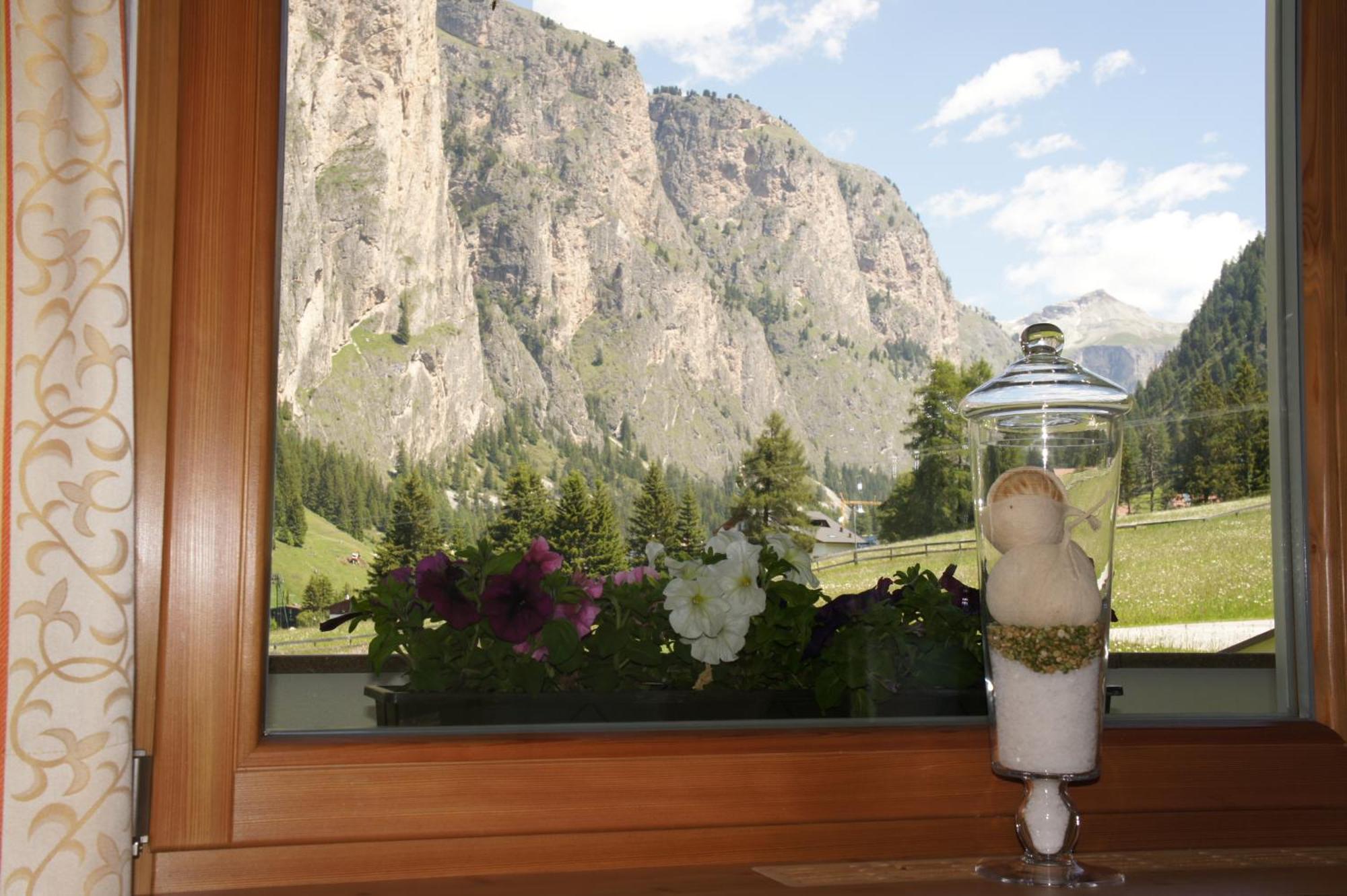 Garni Hotel Bel Vert Selva di Val Gardena Ngoại thất bức ảnh